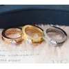 Европа в стиле Америка Двойное кольцо мужчины, женщина, женщина из нержавеющей стали, покрытая золотой, б, б-буква Один центр, любители алмаза, размер US5-US10