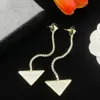 Orecchini Gioielli di design di lusso per donne triangoli penzola per lettere orecchini oro in argento placcati in cristallo orecchini a goccia con tela per le feste