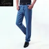 Jeans pour hommes hauts hauts 2024 noire de style classique de grande taille pantalon en denim masculin coupé droit bleu mari vintage cowboy pantalon hommes