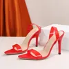 Chaussures habillées Femmes à talons Sandales 2024 Modèles d'explosion de la mode d'été
