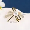Broschen verkaufen natürliche Perle 18K Elektroplattierte Goldfarbe Kupfer Micro-Inset Zirkon Booch Brosche Ladies Holiday Kleiddekoration