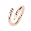 Anello designer ad anello femminile anelli di band gioielli in acciaio titanio singolo chiodo singolo e europeo e americano couple casual couple classico rosa d'argento d'oro