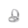 Anéis de banda 2023SSs Original Letter Graving Par Ring Ring de alto grau Titanium Steel Design de anel liso Casal masculino e joias femininas J240506