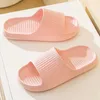 SLIPPER NIEUW Zomer Beknopt paar Indoor Non-slip zachte glijbanen Lithe Cozy Sandals Men Mule Women schoenen Slippers Dames Home Flip Flops