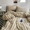 Постилочные наборы полосатых постельных принадлежностей с наволочками простыня кровати односпальные кровати полноразмерные льняные одеяло вниз по одежде короля/короля близнецов J240507