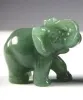 Sculture statue statue di piccola statua di elefante intagliato in giada verde cinese