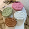 Dermis -ontwerper Cel Lady Mini Tedere Pink Mooncake Bun Pink Bag 2023 Nieuwe Triumphal Arch Pig Nose Mini Round Cake Bag Leat 86C9