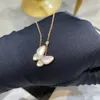Fashion High Version Van Clover Butterfly White Fritillaria Necklace for Women 18K Rose Gold Diamond Full Diamond With Collar Chain con logo