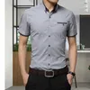 Herren-Hemdhemden 2024 Neuankömmlinge Marke Herren Sommer-Business-Shirt Short Sles Turndown Kragen Tuxedo Shirt Männer Hemden große Größe 5xl D240507