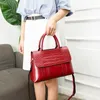 Sagni a tracolla la borsa a una spalla ad alta capacità alla moda 2024 con uno stile elegante attraverso la borsetta della madre