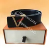 Cinturas de diseñador de 4.2 cm de ancho para hombre Cinturón de mujer Ceinture lujoso y limpio cuero de cuero negro Carta de marca L y V Buckle de alta calidad Traje de negocios de alta calidad