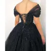 Off Gothic a Glamourory Line Schulter Brautkleider Brautkleider Perlen Applikationen Schnüren Rücken Land Schwarze Robe Mariage Ppliquen