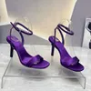 Sandálias de designer de luxo mulheres cetim de salto alto de salto alto aberta do tornozelo de tornozelo quadrado salto envernizado 8 cm de seda