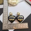 Designer Black Heart-Shaped Earrings Exquisite 18k Gold-Plated Fashionable Temperament High-Quality Female Earrings High-Quality Pearl Gift Earring Box