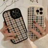 Mobiltelefonhüllen Retro Winter gewebtes Gittertuch Stoff Plüsch Telefonhülle für Telefon 15 14 13 12 11 Pro Max plus Tweed Silicon Schockdcoverabdeckung