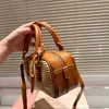Yeni yaz plaj çantası kadın çanta lüks tasarımcı kamera çantaları moda saman omuz tote çanta el seyahat çantası 240507 240511