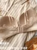 Bras Original de haute qualité 5303 Japonais Light Kapok Small coffre rassemblé mince lingerie pour les femmes avec un dos sans couture et magnifique