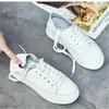 Lässige Schuhe Leder weiße Turnschuhe Plattform Frauen Herbst Mode Erhöhen Sie die Studentin kleiner Größe 35-40
