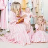 Abiti abbinati in famiglia Famiglia Mom Bambini per bambini Dress Dress Summer Mother Daughter Abiti abbinati Grid Pink Family Look Family Mom and Me Abiti Abiti D240507