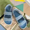 15A Sandalias de diseñador Slipper Man Mujeres Sandalias Sliders de alta calidad CRISTAL CIELO CUCHAS CORRULARIA Plataforma acolchada Summer Cómoda playa Tamaño informal 35-41