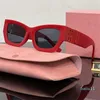 女性のためのデザイナーサングラス男性ゴーグルビーチサングラスクラシックスクエアメタルレッグレターデザイン眼鏡