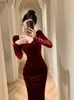 Sıradan elbiseler Ezgaga Sonbahar Kış Kadınları Zarif Seksi Seksi Kare Yaka İnce Uzun Kollu Vintage Vinvet Elbise Kadın Fransız Tarzı Şık