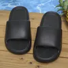 Slippers 2024 Plateforme légère Femmes Super Soft Non Slip Beach Flip Flip Femme Comfort Couples Intérieur Tobines de douche Chaussures de douche