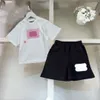 子供の服セット幼児の男の子のトラックスーツ半袖Tシャツショーツ夏の手紙プリントTシャツトップス女子服スーツアウトウェアティーブラックホワイト