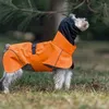 Giacca da pioggia dell'abbigliamento per cani traspirante per via errata per impermeabile con copertura per la testa lenitiva impermeabile