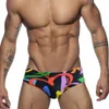 2024 Cuori colorati spinge up uomo da bagno uomini che nuotano slip sexy uxh bikini costume da bagno da bagno abiti da bagno in spiaggia surf sulla spiaggia costume da bagno 240508