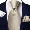 Bow Ties Lekkie szampana solidwa jedwabny krawat ślubny dla mężczyzn kostki do mankietu set zestaw modny