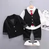 Zestawy odzieży Dzieci Zestaw jesienny kamizelka swetra dla dzieci Koreańska trzyczęściowa wiosenna moda mody dla maluchowych chłopców stroje 2024