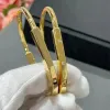 2024 Designer Charm -armband Högkvalitativ trendmärke Lyxiga smycken Bangles för kvinnor Klassiker Geometriska Zircon Lock Rose Gold Anniversary Gift