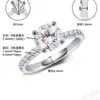 Luxury Moissanite Ring Smycken 925 Sterling Silver Pass Test 1.5ct D Färg Rund Moissanite Diamond Ring för flickor Kvinnor Trevlig gåva Storlek 5-11