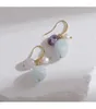 Boucles d'oreilles en peluche et pierre de pierre naturelle avec une boucle d'oreille à la main en eau douce avec un matet à poisson en laiton