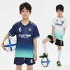 Jerseys voetbal jersey kinderen gepersonaliseerde voetbal jersey set aangepaste polyester voetbal uniform ademende training voetbaluniform voor jongen H240508