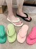 Slippers snoep gekleurde slippers voor vrouwen in de zomermode 2024 -stijl buitenkleding vlakke bodem strandschoenen vakantieclip