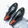 Lässige Schuhe Herren Retro Brogue Höhle Leder atmungsaktives Slip-On-Slipper männliche Business Light Kleid Britisch Stil Schwarz