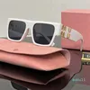 女性のためのデザイナーサングラス男性ゴーグルビーチサングラスクラシックスクエアメタルレッグレターデザイン眼鏡