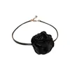 Collier de fleur de style pur désir nouveau à la mode et créative personnalisée simple collier français rétro sombre collier