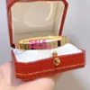 Diseñador brazalete de lujo encanto mujer diseñadora 18k pulseras de oro joyería de brazalete para mujeres envío gratis navidad día de San Valentín belleza AIO9 Fe1e