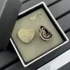 2024 Designer Brouille à oreilles Les femmes aiment la mode de luxe perle jolie metal girl juiverie fun filles glace OHRINGE LETTRES CLASSIQUES C CONDITIONS Valentin Cadeaux