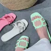 Summer Womens tofflor Slåsande bilder Designer Sandaler Jelly Color Flat Heels Fashion Comfort Beach Slippers Classic Luxury Sandale Storlek 35-42