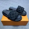 Designer sandaler tofflor pool kudde glidmärke man kvinnor glider svart scuff platt sandaler mules solnedgång vadderad främre rem gummi tjock botten strand flip flops 1v