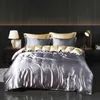 Set di biancheria da letto Lettiere in raso di lusso con lenzuola piatti lungo le copertine di letti di fascia alta con letti a colori solidi ad alta densità J240507