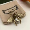 Designer Pearl Bee Brooch Pin High Quality Suit Breastpin Brosches Män Kvinnor Älskare Gift Corsage PREDROMEN