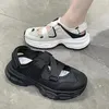 Повседневная обувь женская дышащая сетчатая сетчатая спортивная сандалия 2024 Лето закрытая платформа для женщин для женщин на открытом воздухе.