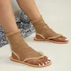 Freizeitschuhe Frauen Sandalen Sommer Luxus Flip Flops Marke rund Zehen flacher Boden hohl Kurzstiefel Wasser Diamant sexy elegant