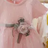 Robe pour tout-petit de la mode d'été à manches courtes robe princesse mignonne robe de mariée fleuris fille 240423