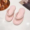 Slippers snoep gekleurde slippers voor vrouwen in de zomermode 2024 -stijl buitenkleding vlakke bodem strandschoenen vakantieclip